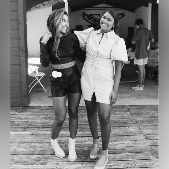 Meet Your Posher! - Picture 2 of 3